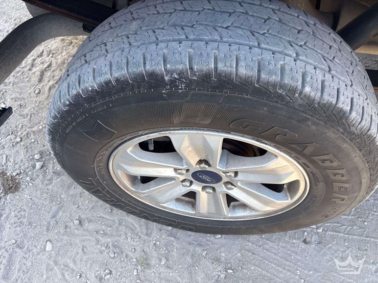 2015-ford-f-150-crew-cab-pickup-truck-image-23