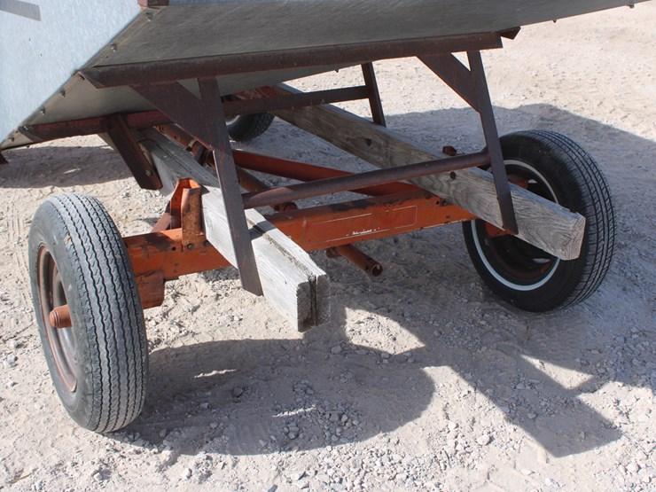 new-holland-180-image-16