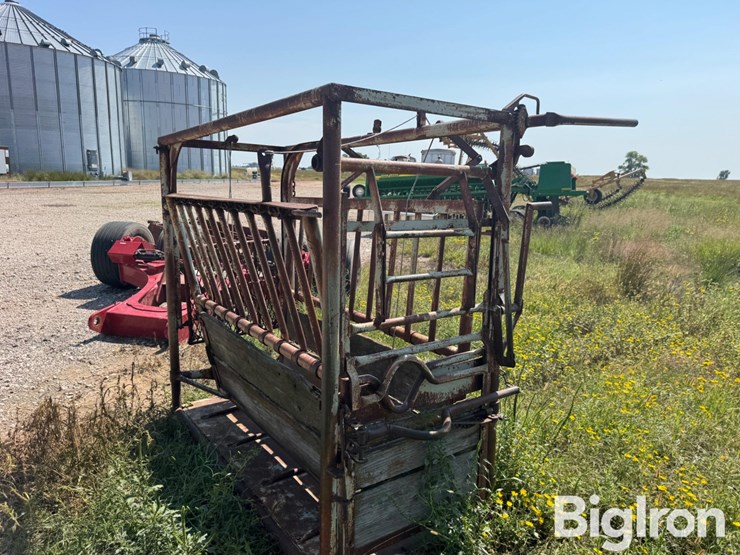 livestock-squeeze-chute-image-7