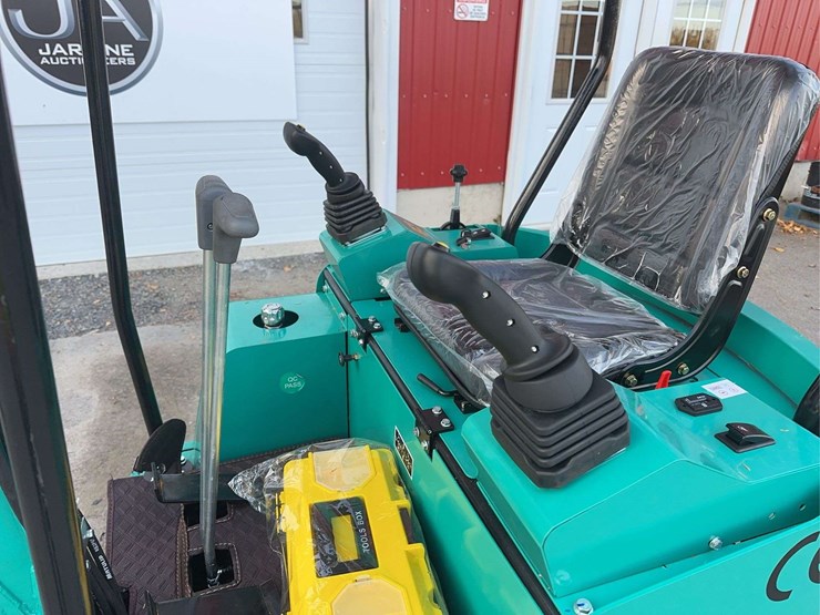 2025-agt-h15z-mini-excavator-image-13