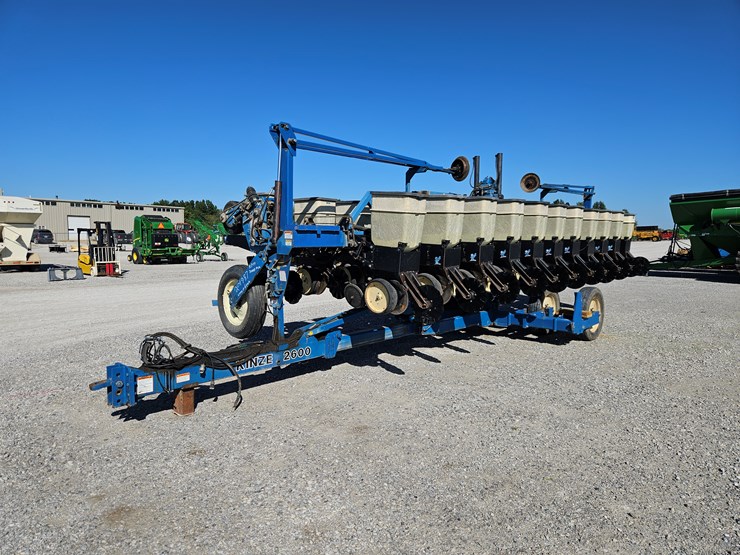 kinze-2600-image-1