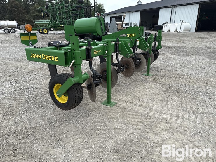 john-deere-2100-image-3