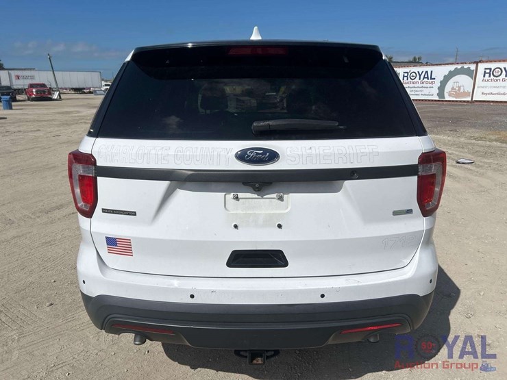 2017-ford-explorer-image-27