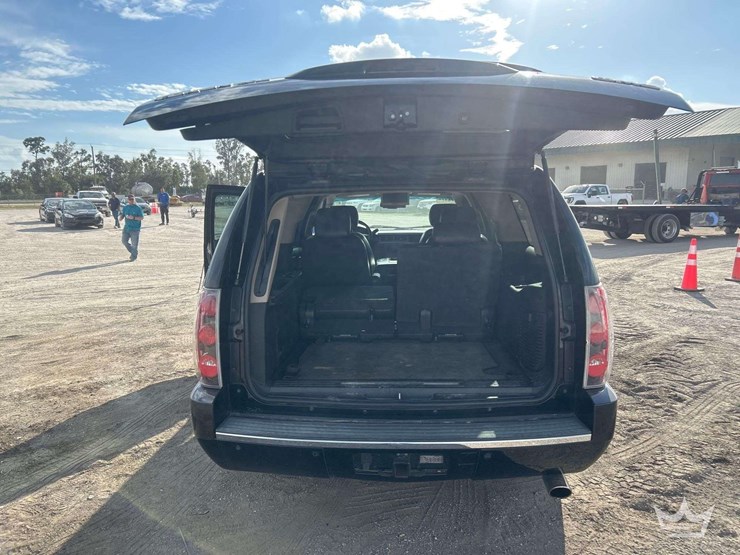 2011-gmc-yukon-xl-denali-image-34