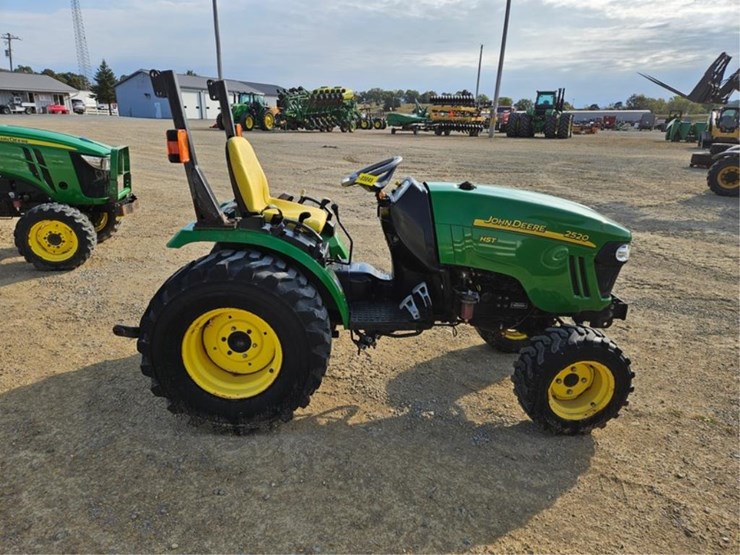 john-deere-2520-image-6