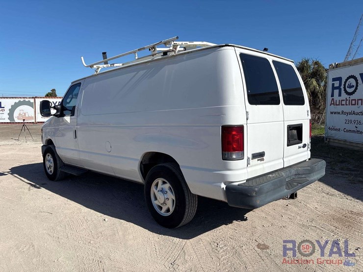 2013-ford-cargo-image-4