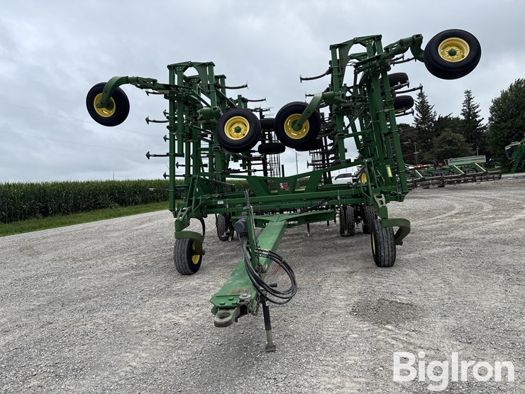 john-deere-2210-image-2