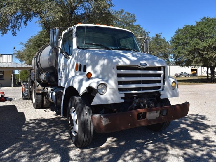 1999-sterling-oiling-truck-(will-not-build-air-pressure)-(vin-#-2fzhrjaa8xa-image-2