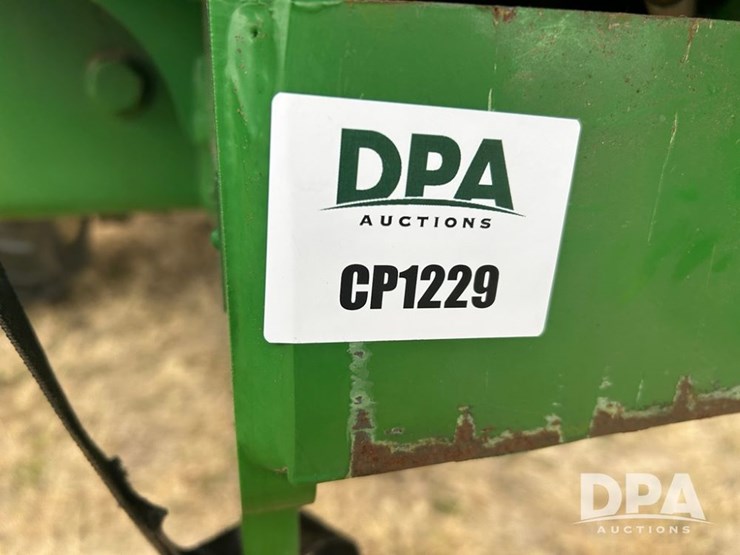 2020-john-deere-w235-image-47