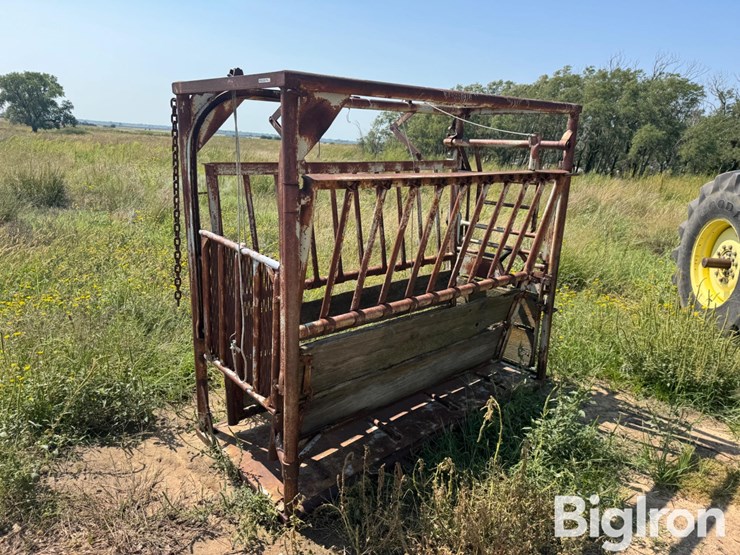 livestock-squeeze-chute-image-9