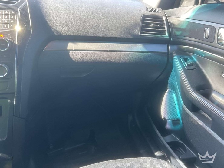 2016-ford-explorer-image-27