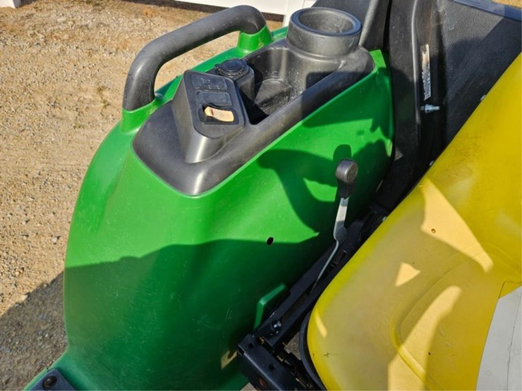 john-deere-3038e-image-21