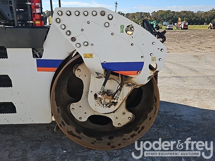 2014-caterpillar-cb54xw-image-10