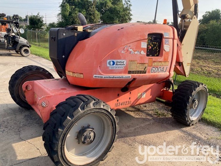 2015-jlg-600aj-image-1
