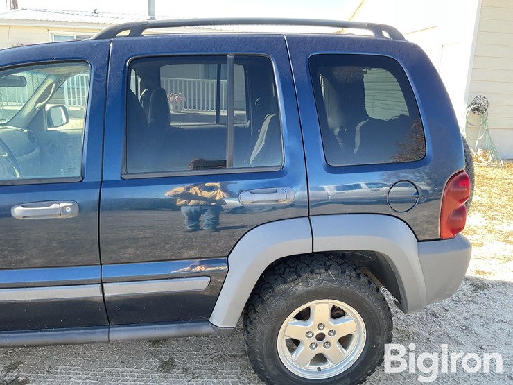 2005-jeep-liberty-sport-image-13