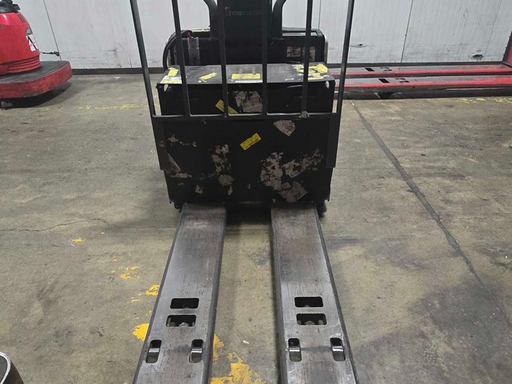 2015-crown-pe4500-60-image-6