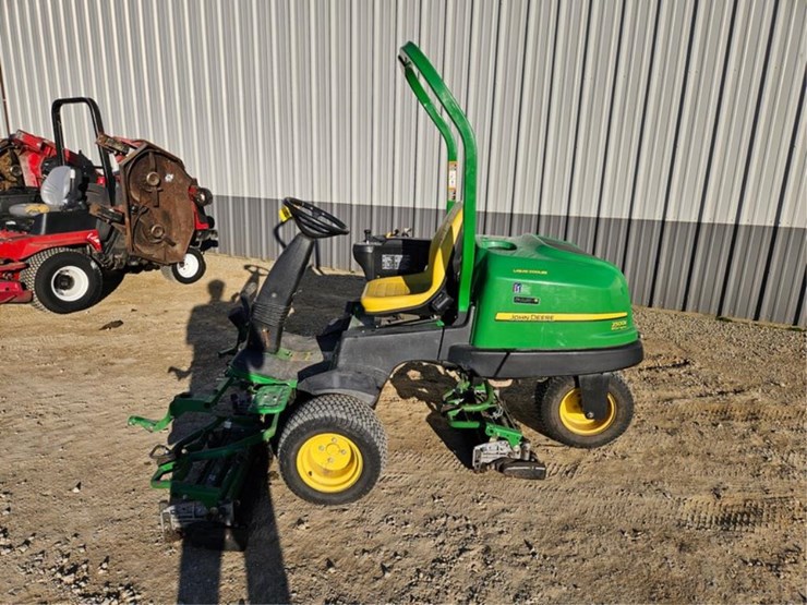 john-deere-2500e-image-2