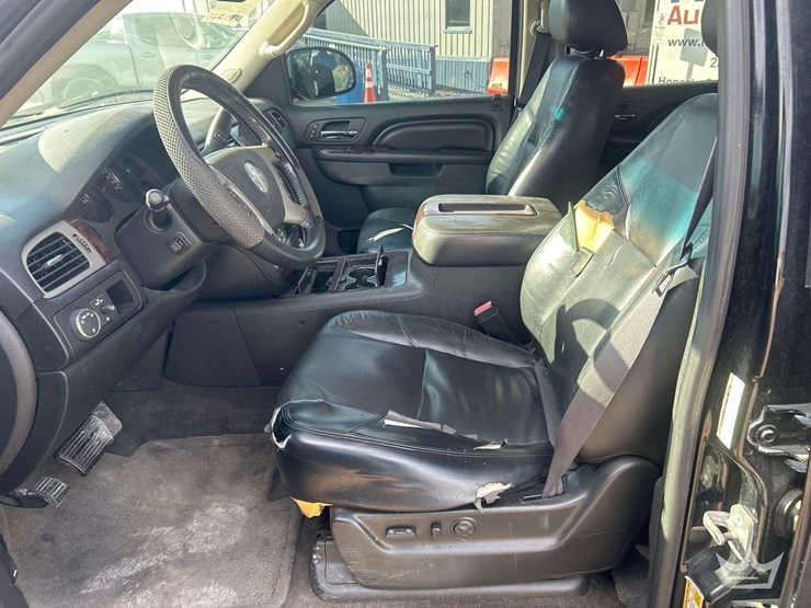 2011-gmc-yukon-xl-denali-image-19