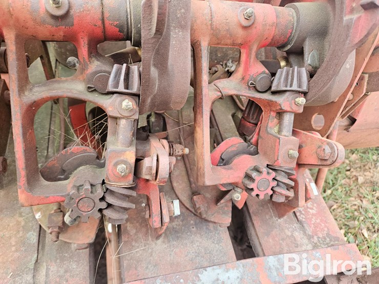 new-holland-68-image-16