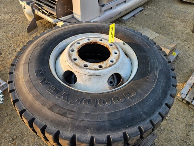 #3060-•-good-year-(4)-12r-22.5-tires-&-rims-image-4