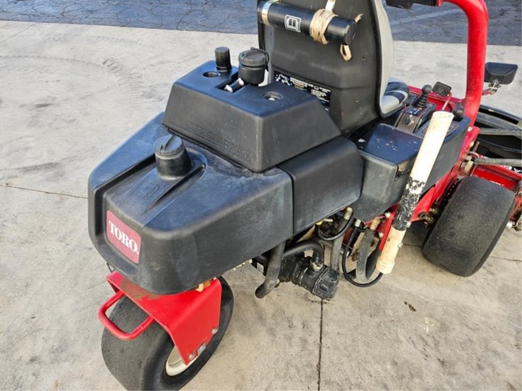 #3038-•-toro-3150-greens-mower-image-15