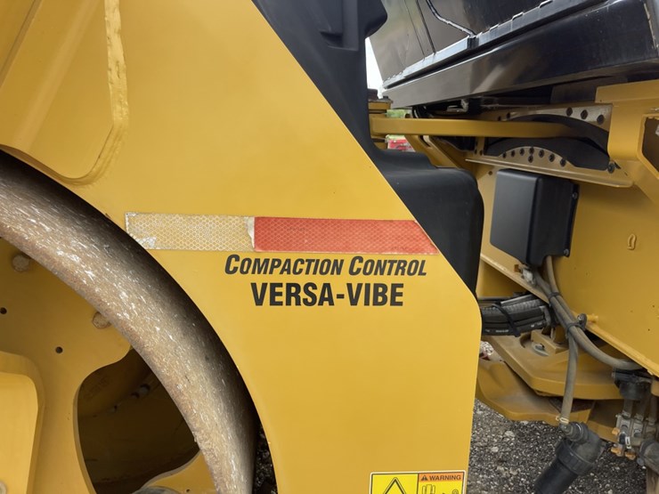 2017-caterpillar-cb66b-image-6