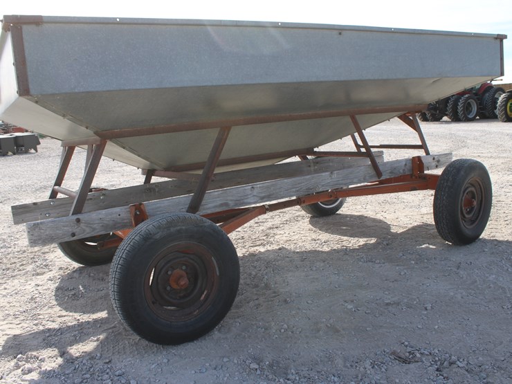 new-holland-180-image-18