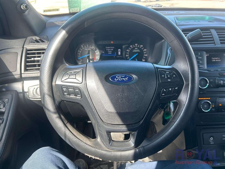 2017-ford-explorer-image-13