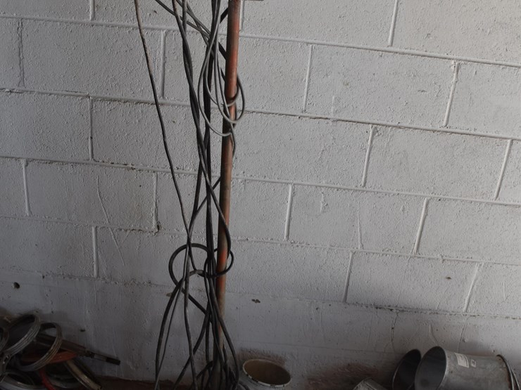 kongskilde-air-regulator-flow-rate-on-stand-image-1