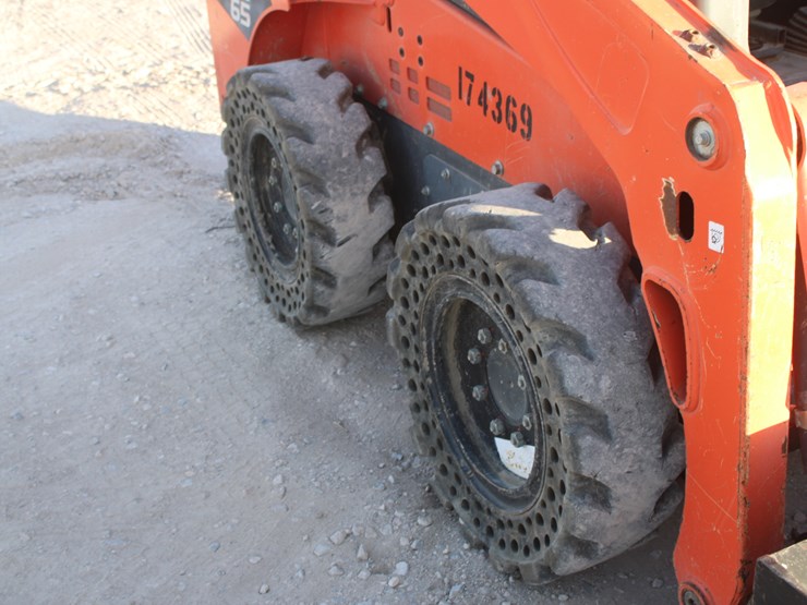 kubota-ssv65-image-9