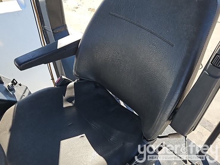 2014-caterpillar-cb54xw-image-21