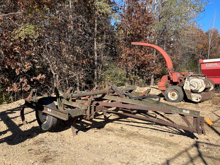 #5921-•-glencoe-giant-c-chisel-plow-image-2