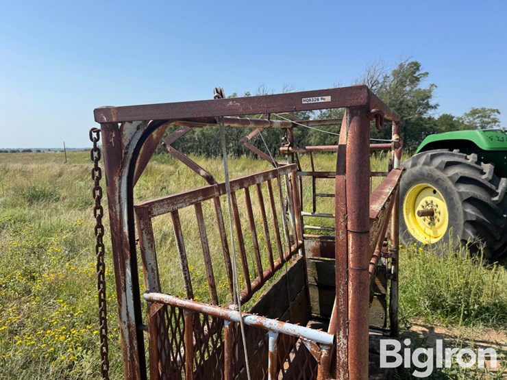 livestock-squeeze-chute-image-11