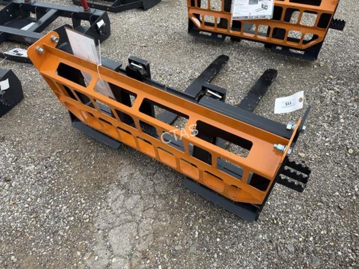 #115-•-land-honor-skid-steer-42"-pallet-forks-image-2