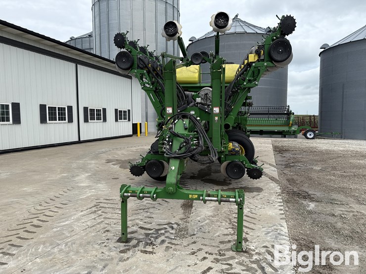 john-deere-16-image-2