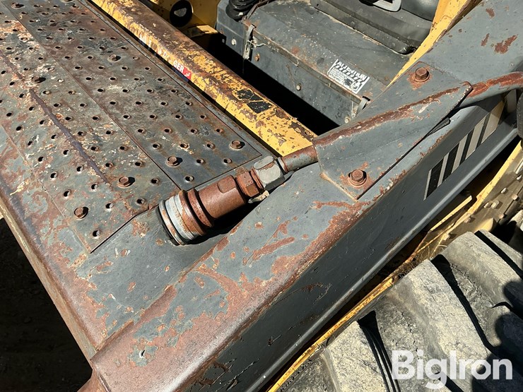 1990-new-holland-l785-image-10