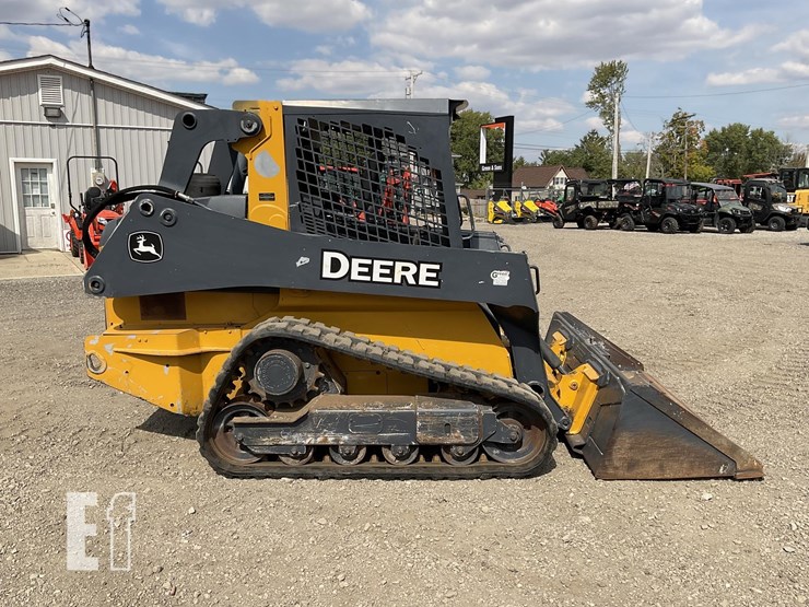 2015-deere-319e-image-6