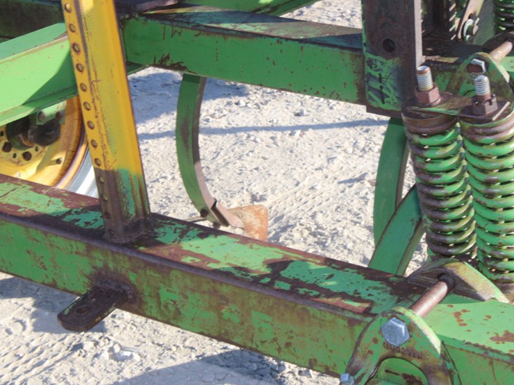 john-deere-100-image-13