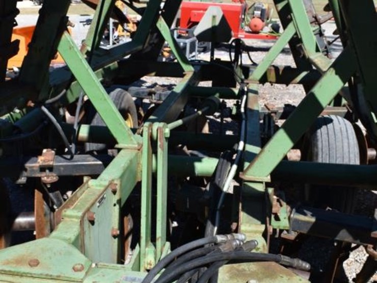 john-deere-235-image-8