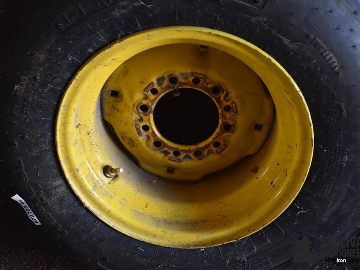 11l-15sl-tire-and-rim-image-2