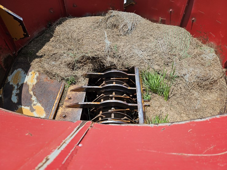 2012-haybuster-h1000-image-15