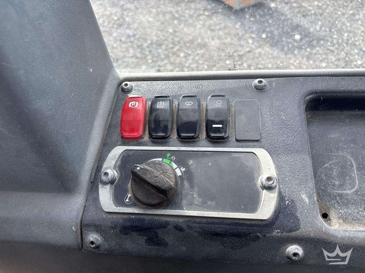 2020-caterpillar-d5k2-lgp-image-11