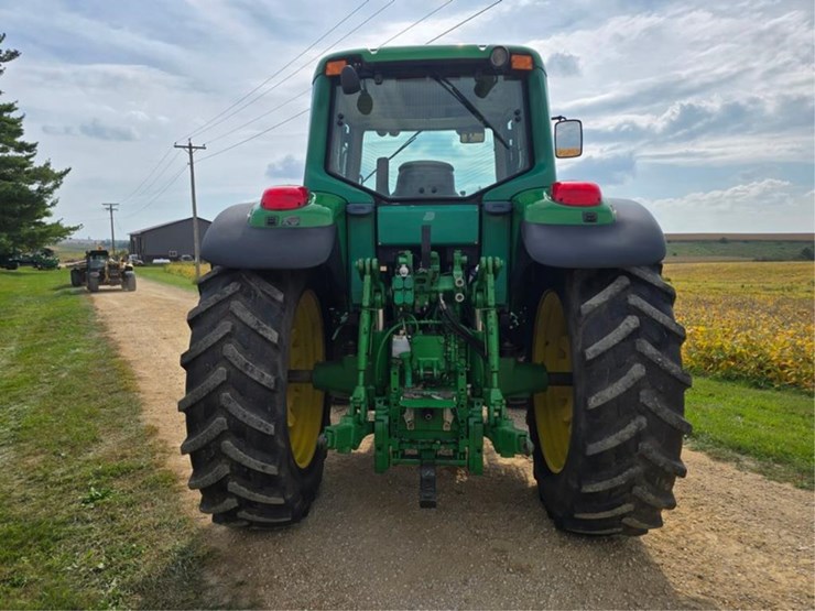 john-deere-7520-image-4