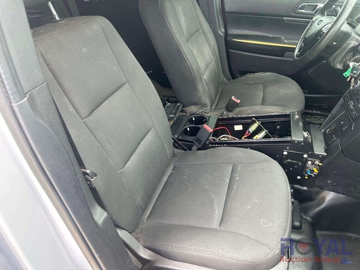 2018-ford-explorer-image-25