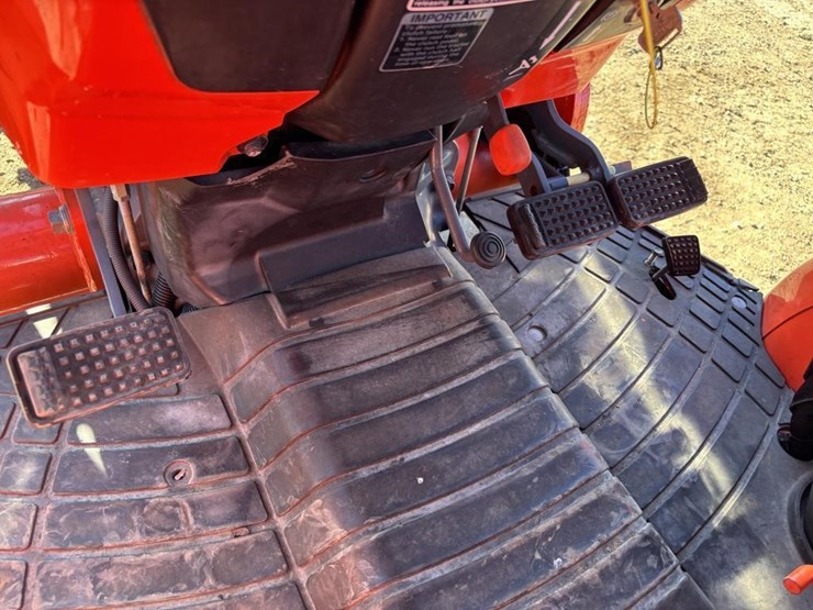 2019-kubota-m7060d-image-38