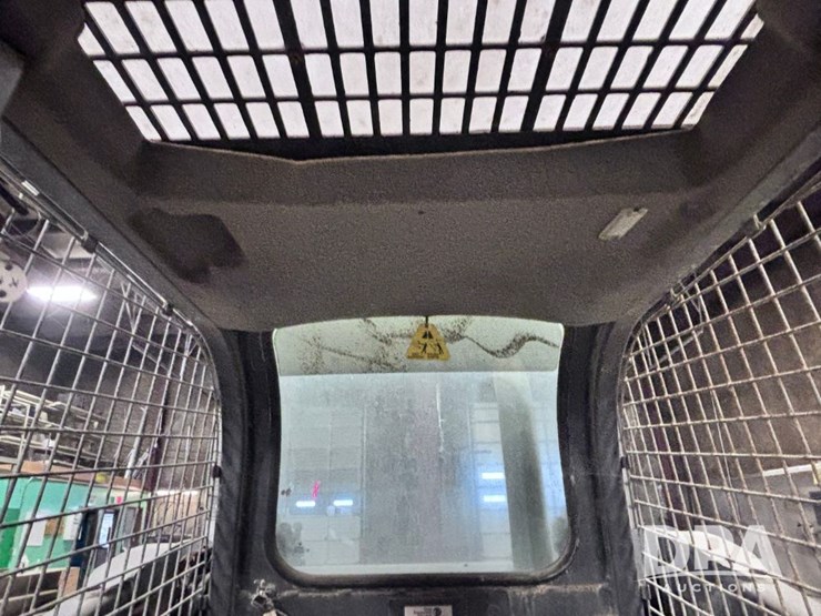 2011-new-holland-l218-image-18