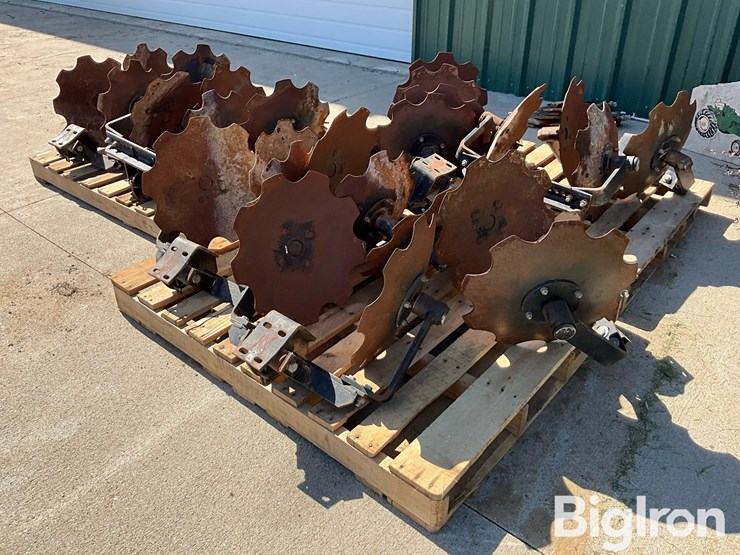 anhydrous-toolbar-row-closing-units-image-6