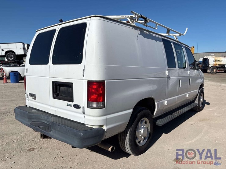 2013-ford-cargo-image-3