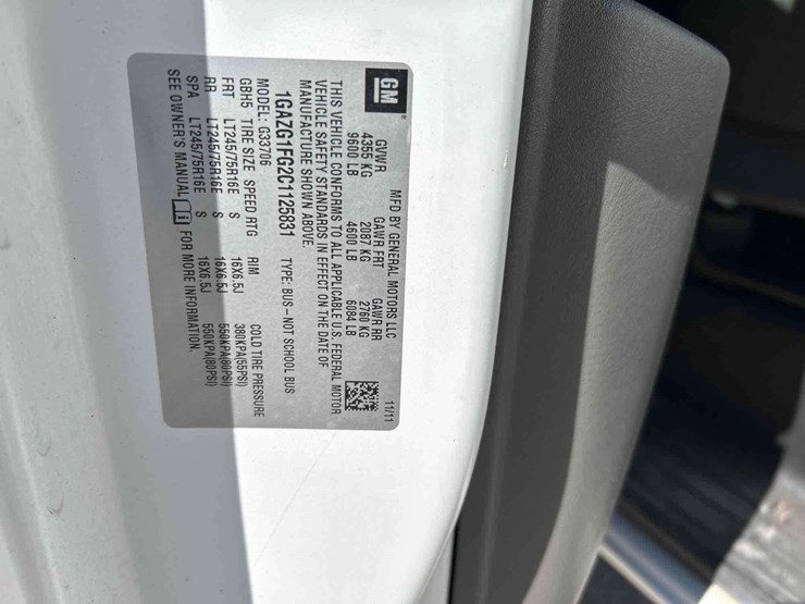 2012-chevrolet-express-3500-passenger-van-image-5