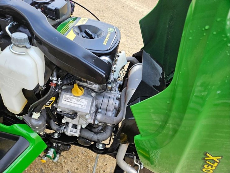 john-deere-x730-image-11